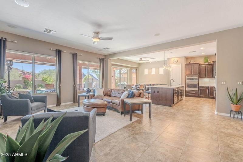 26913 15th Dr, Phoenix, AZ 85085