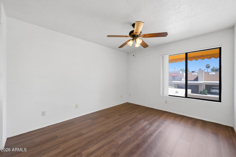27 E Betty Elyse Ln, Phoenix, AZ 85022
