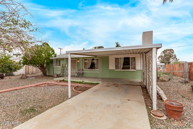 270 Debs Cir, Morristown, AZ 85342