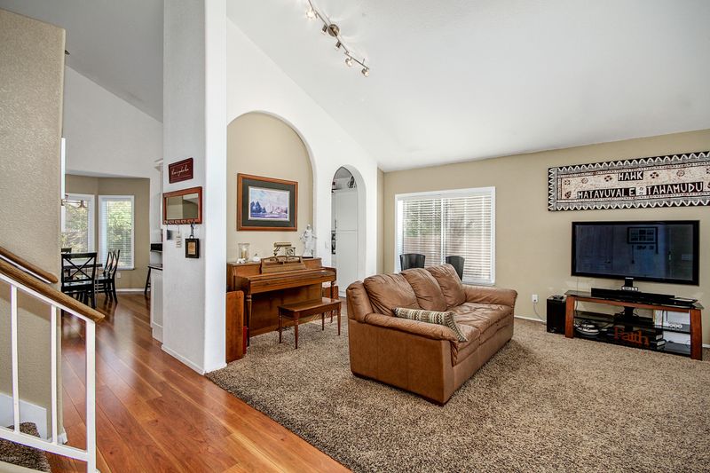 270 W Constitution Dr, Gilbert, AZ 85233