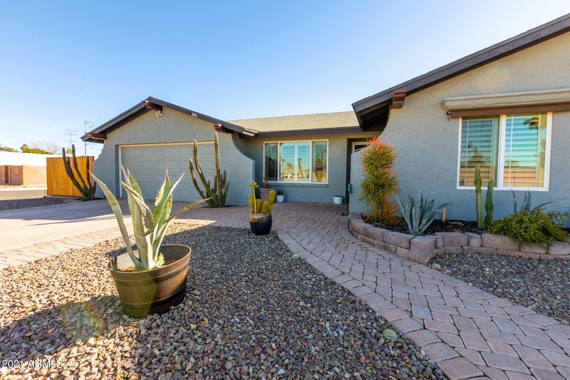 2701 W Summit Pl, Chandler, AZ 85224