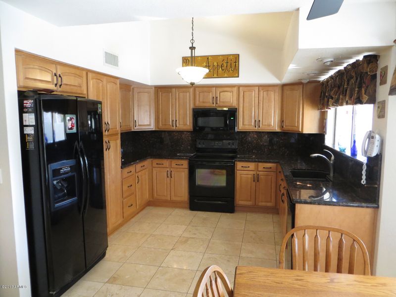 2705 E Thunderhill Pl, Phoenix, AZ 85048