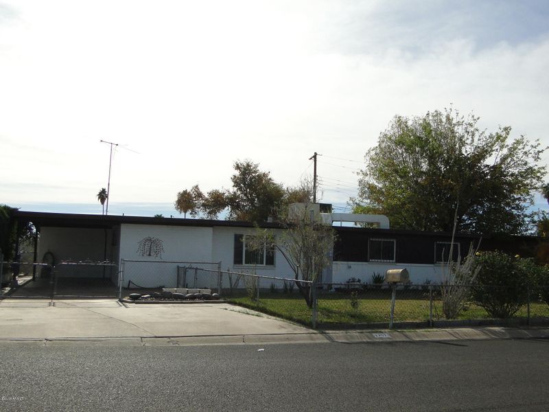 2707 E 2nd St, Mesa, AZ 85213