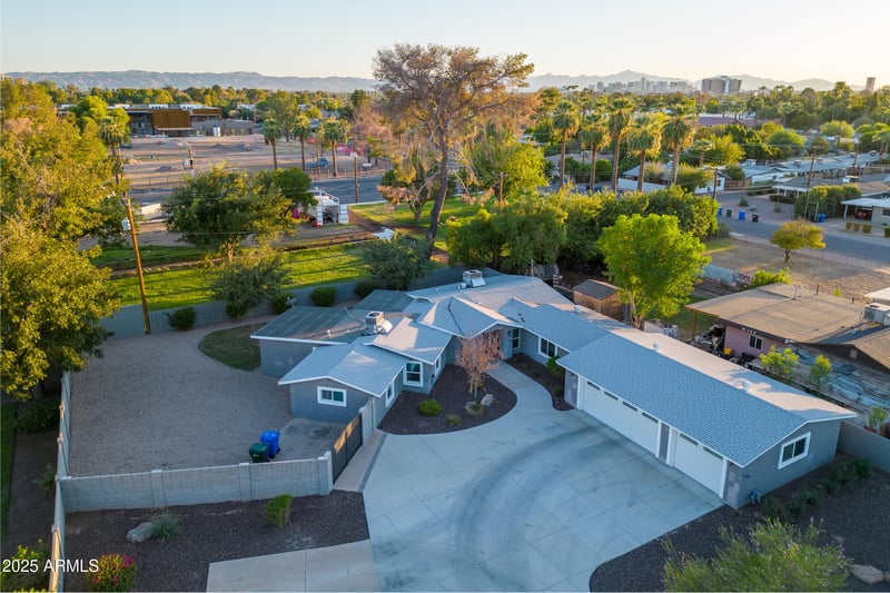 2709 Clarendon Ave, Phoenix, AZ 85016