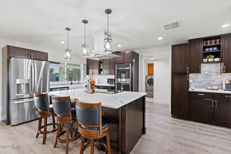 2709 E Laurel Ln, Phoenix, AZ 85028
