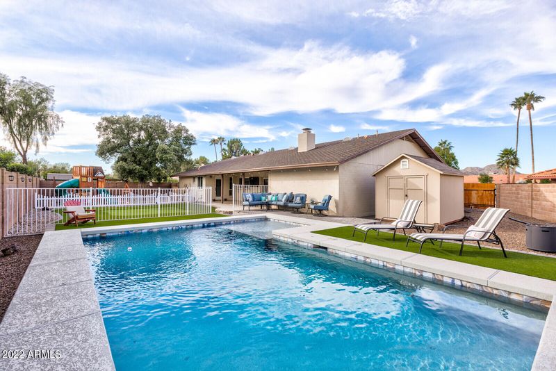 2709 E Laurel Ln, Phoenix, AZ 85028