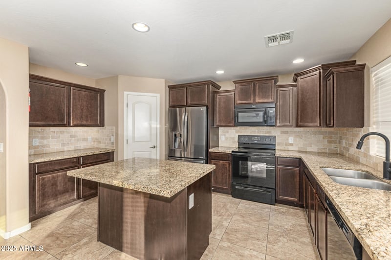 2709 Pecan Rd, Phoenix, AZ 85041