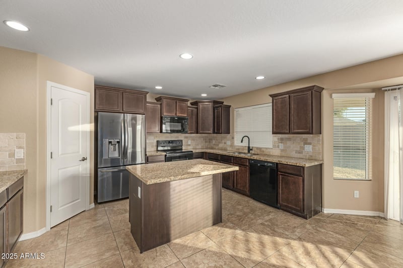 2709 Pecan Rd, Phoenix, AZ 85041