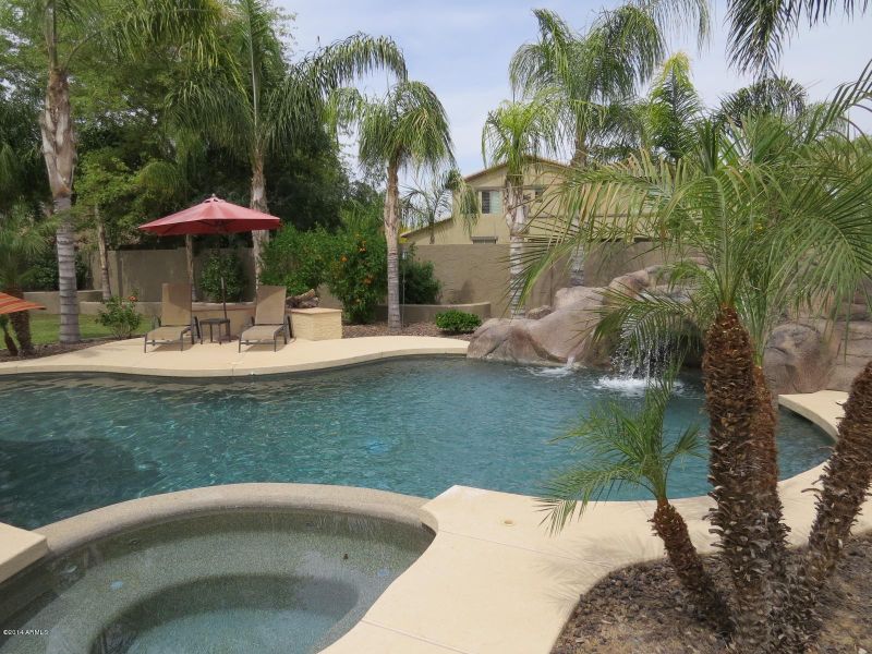 2710 E Coconino Dr, Chandler, AZ 85249