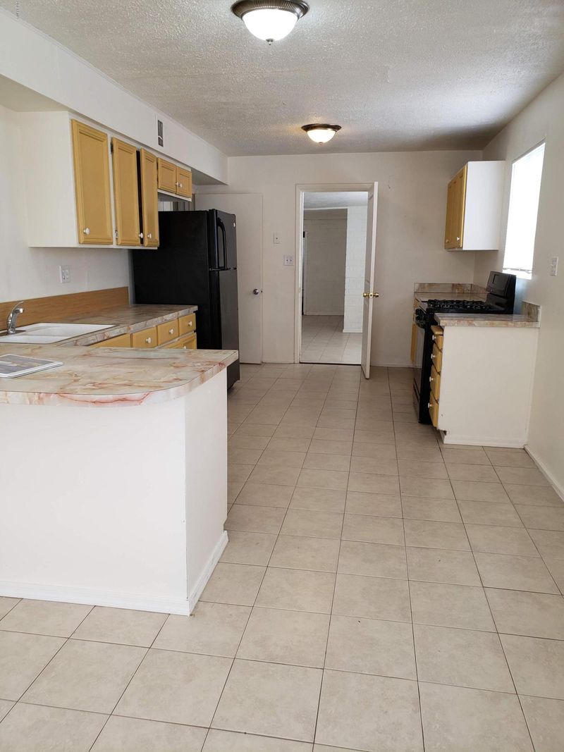 2712 W Lawrence Ln, Phoenix, AZ 85051