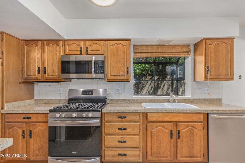 2713 E Louise Dr, Phoenix, AZ 85032