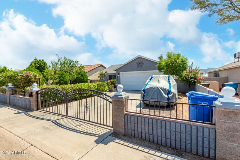 2713 E Mobile Ln, Phoenix, AZ 85040