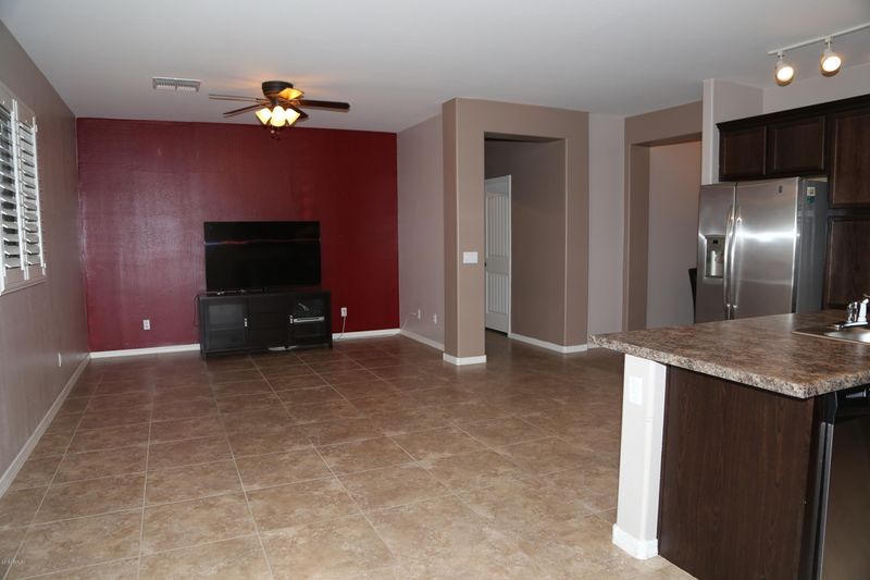 2715 E Donner Dr, Phoenix, AZ 85042