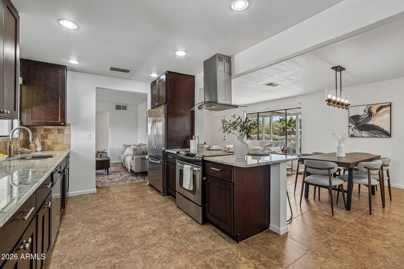 2715 N 38th Pl, Phoenix, AZ 85008