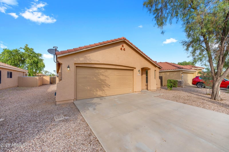 2716 Allens Peak Dr, San Tan Valley, AZ 85144