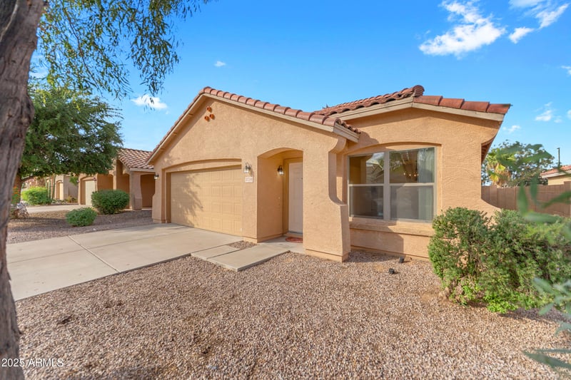 2716 Allens Peak Dr, San Tan Valley, AZ 85144