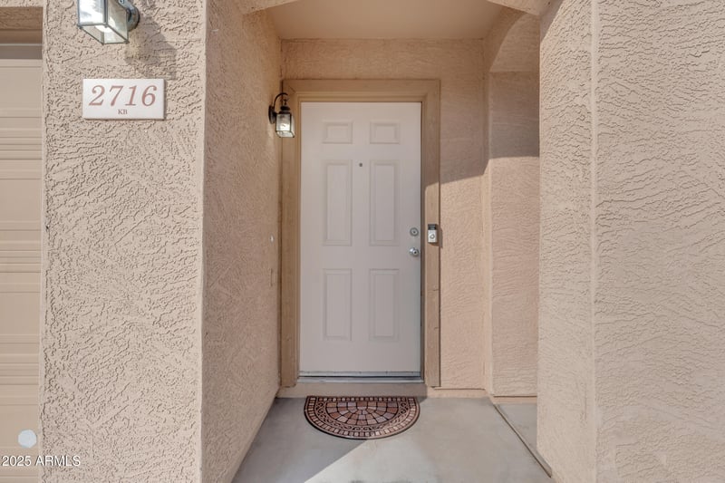 2716 Allens Peak Dr, San Tan Valley, AZ 85144