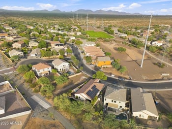 2716 Quiet Hollow Ln, Phoenix, AZ 85024