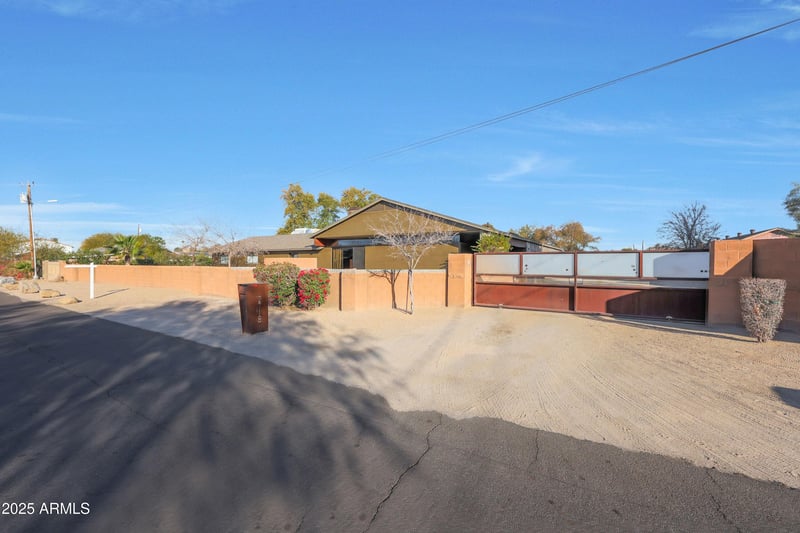 2718 Campo Bello Dr, Phoenix, AZ 85032