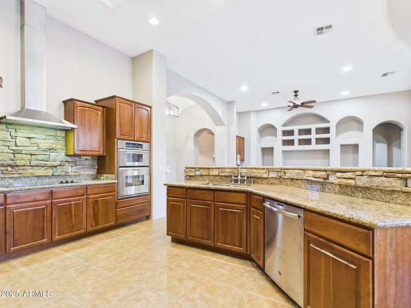 2718 Horseshoe Pl, Chandler, AZ 85249