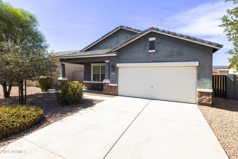 2720 Omega Dr, San Tan Valley, AZ 85143