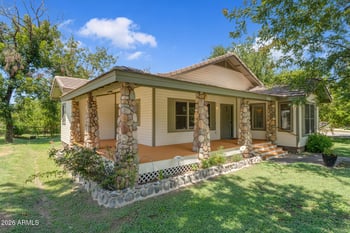 2720 Harvest Groves Ln, Phoenix, AZ 85041
