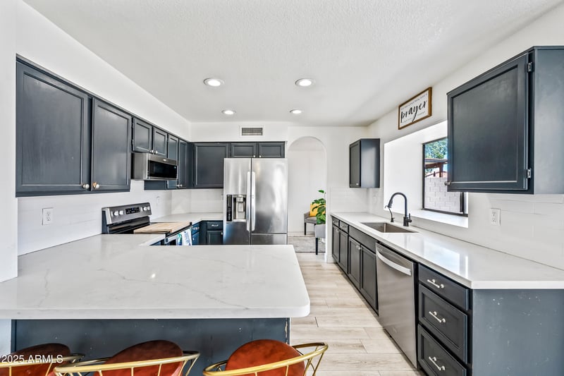 2721 Dry Creek Rd, Phoenix, AZ 85048