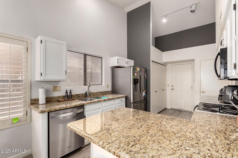 2723 E Rockledge Rd, Phoenix, AZ 85048