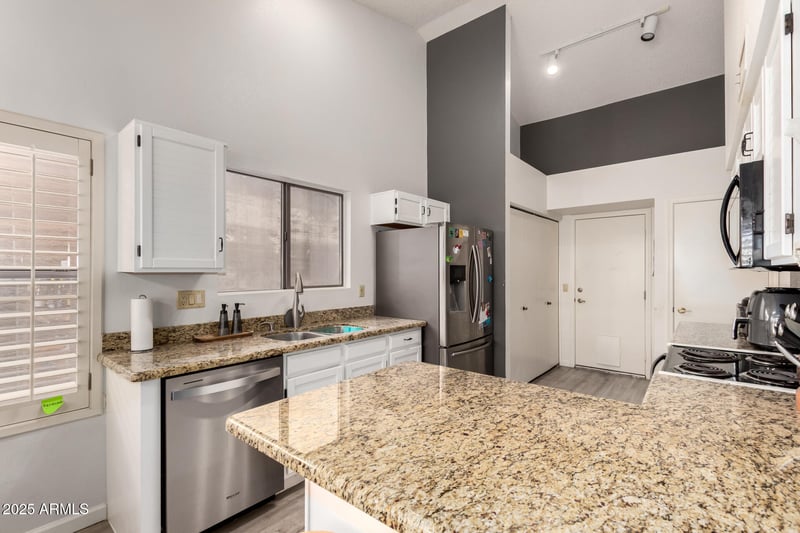 2723 Rockledge Rd, Phoenix, AZ 85048