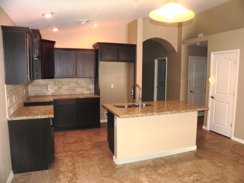2724 W Sunland Ave, Phoenix, AZ 85041