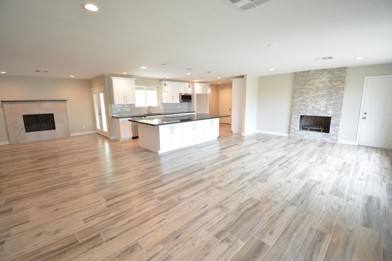2725 E Cinnabar Ave, Phoenix, AZ 85028