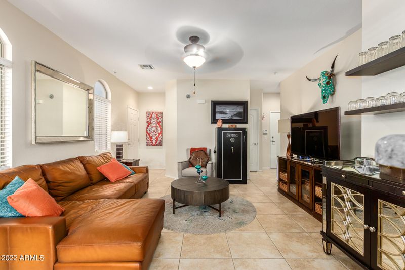 2725 E Mine Creek Rd #1033, Phoenix, AZ 85024