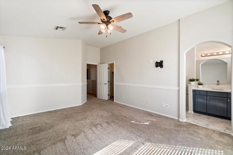 2725 E Mine Creek Rd #1049, Phoenix, AZ 85024