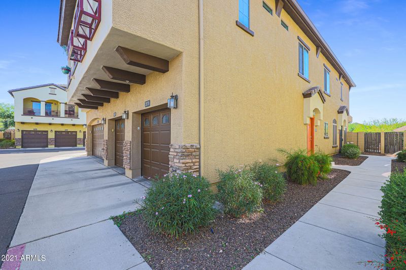 2725 E Mine Creek Rd #1070, Phoenix, AZ 85024