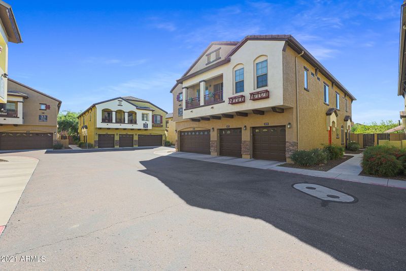 2725 E Mine Creek Rd #1070, Phoenix, AZ 85024