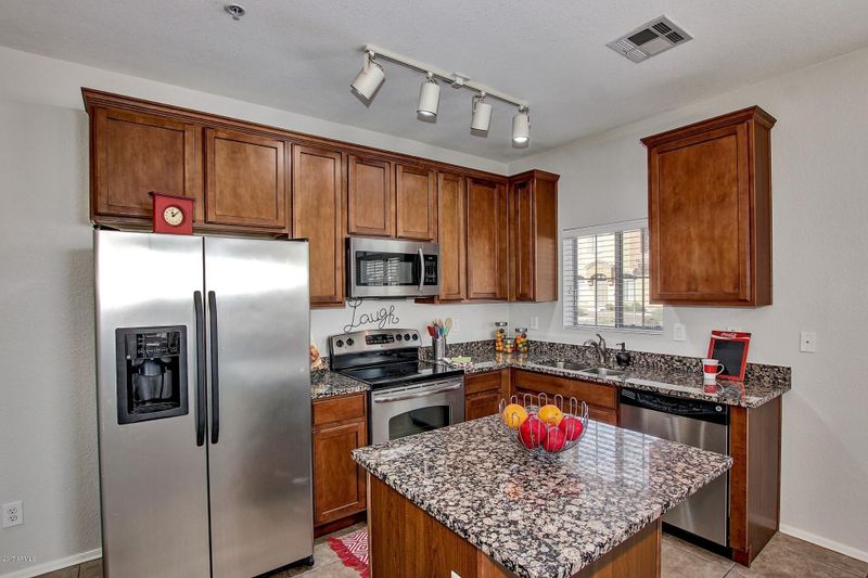 2725 E Mine Creek Rd #1075, Phoenix, AZ 85024