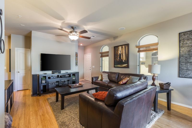 2725 E Mine Creek Rd #1166, Phoenix, AZ 85024