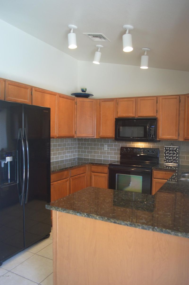 2725 E Rock Wren Rd, Phoenix, AZ 85048