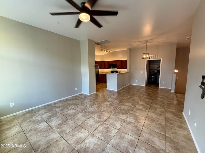 2725 Mine Creek Rd #2156, Phoenix, AZ 85024