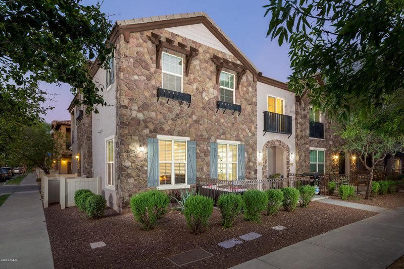 2726 S Equestrian Dr #101, Gilbert, AZ 85295