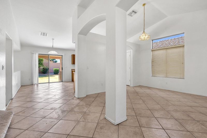 2727 E Beautiful Ln, Phoenix, AZ 85042