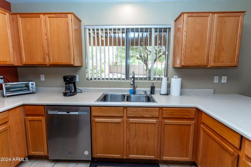 2729 E Gary Way, Phoenix, AZ 85042