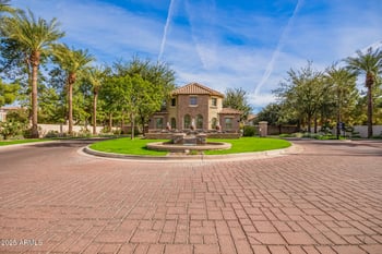 2736 Cavalier Dr #102, Gilbert, AZ 85295