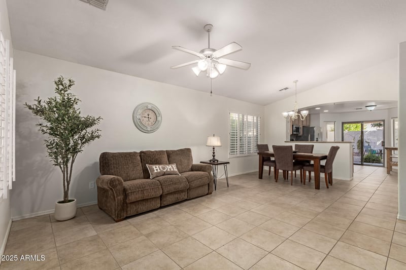 2736 Dragoon Cir, Mesa, AZ 85204