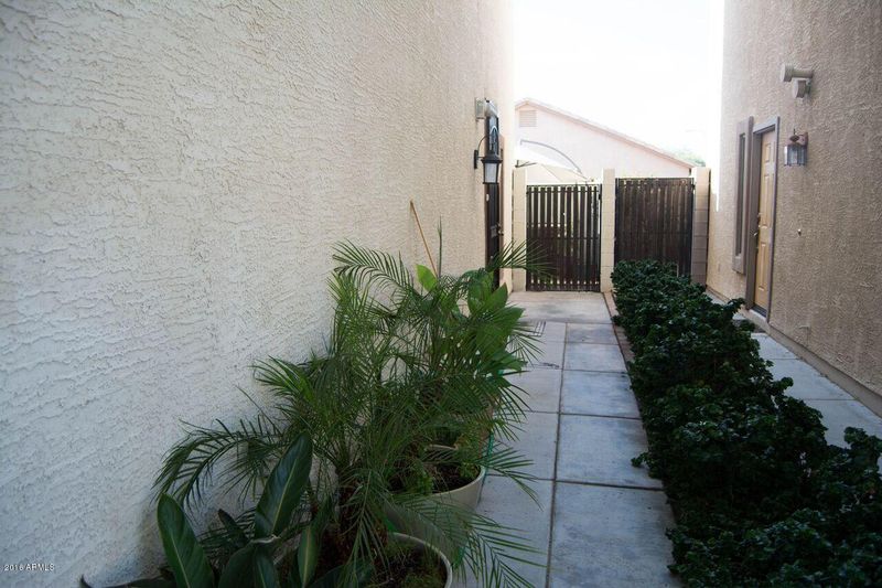 2736 E Schiliro Cir, Phoenix, AZ 85032