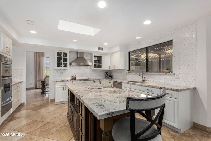 2737 Arizona Biltmore Cir #4, Phoenix, AZ 85016