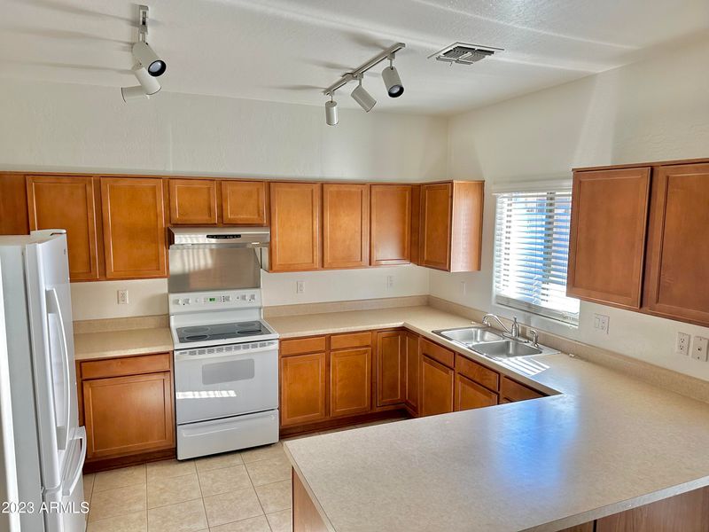 2737 E Schiliro Cir, Phoenix, AZ 85032