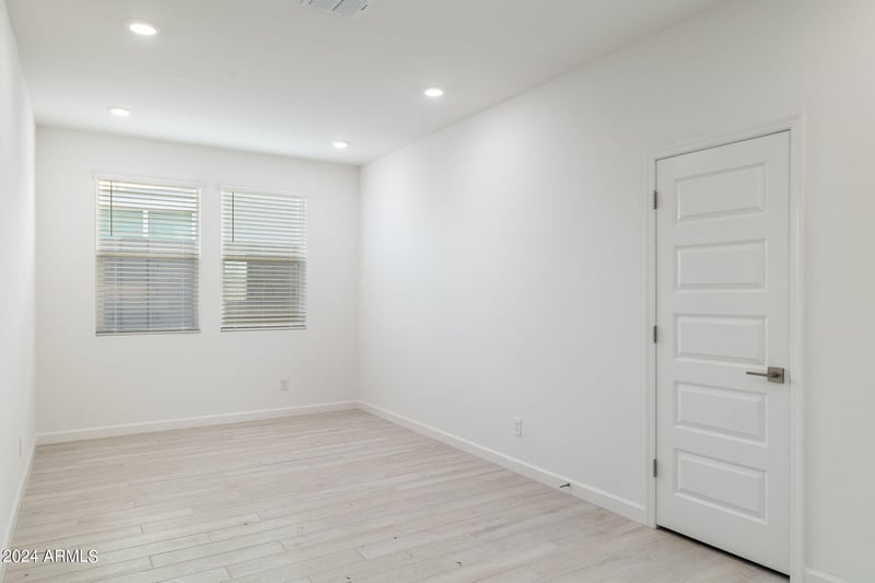 27374 69th Dr, Peoria, AZ 85383