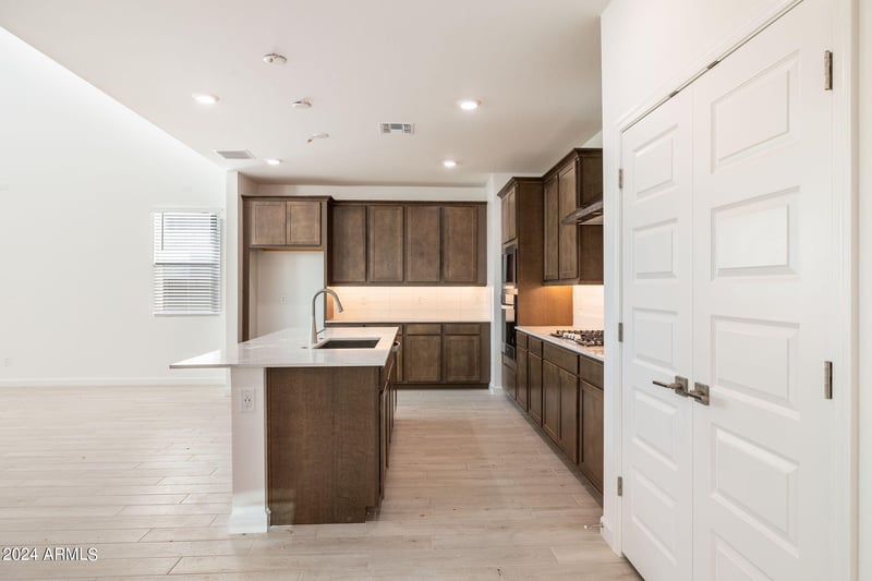 27374 69th Dr, Peoria, AZ 85383