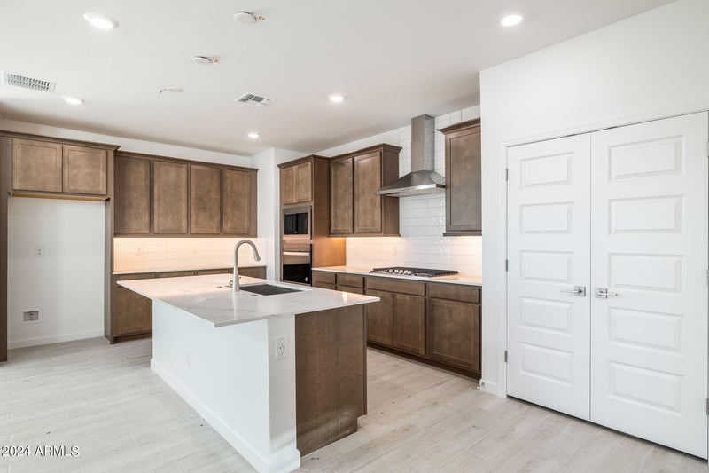 27374 69th Dr, Peoria, AZ 85383